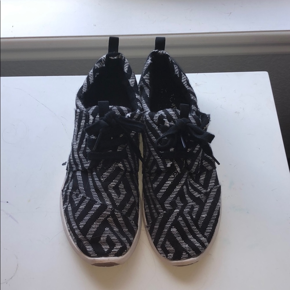 Toms Tribal Print Sneakers